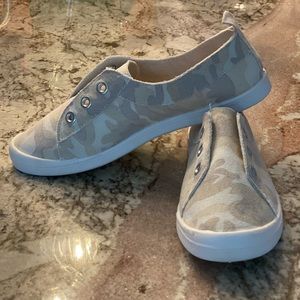 Sugar Camo Slip on Sneaker size 9